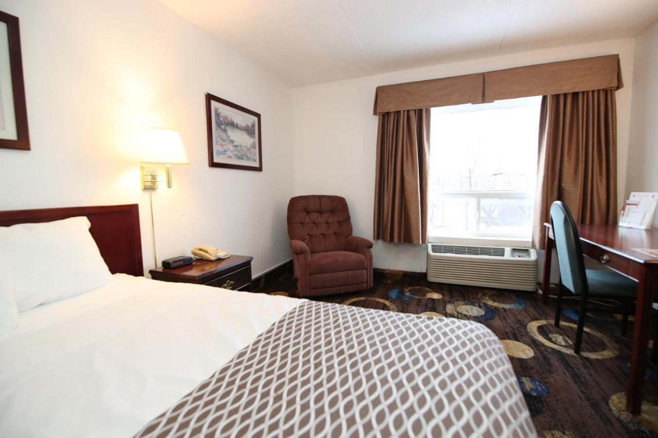 Stonebridge Hotel Fort Mcmurray Esterno foto