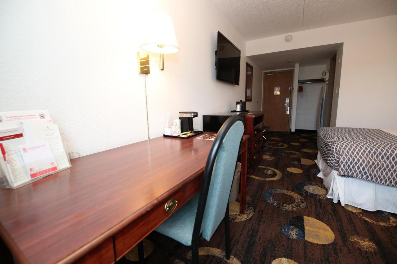 Stonebridge Hotel Fort Mcmurray Esterno foto