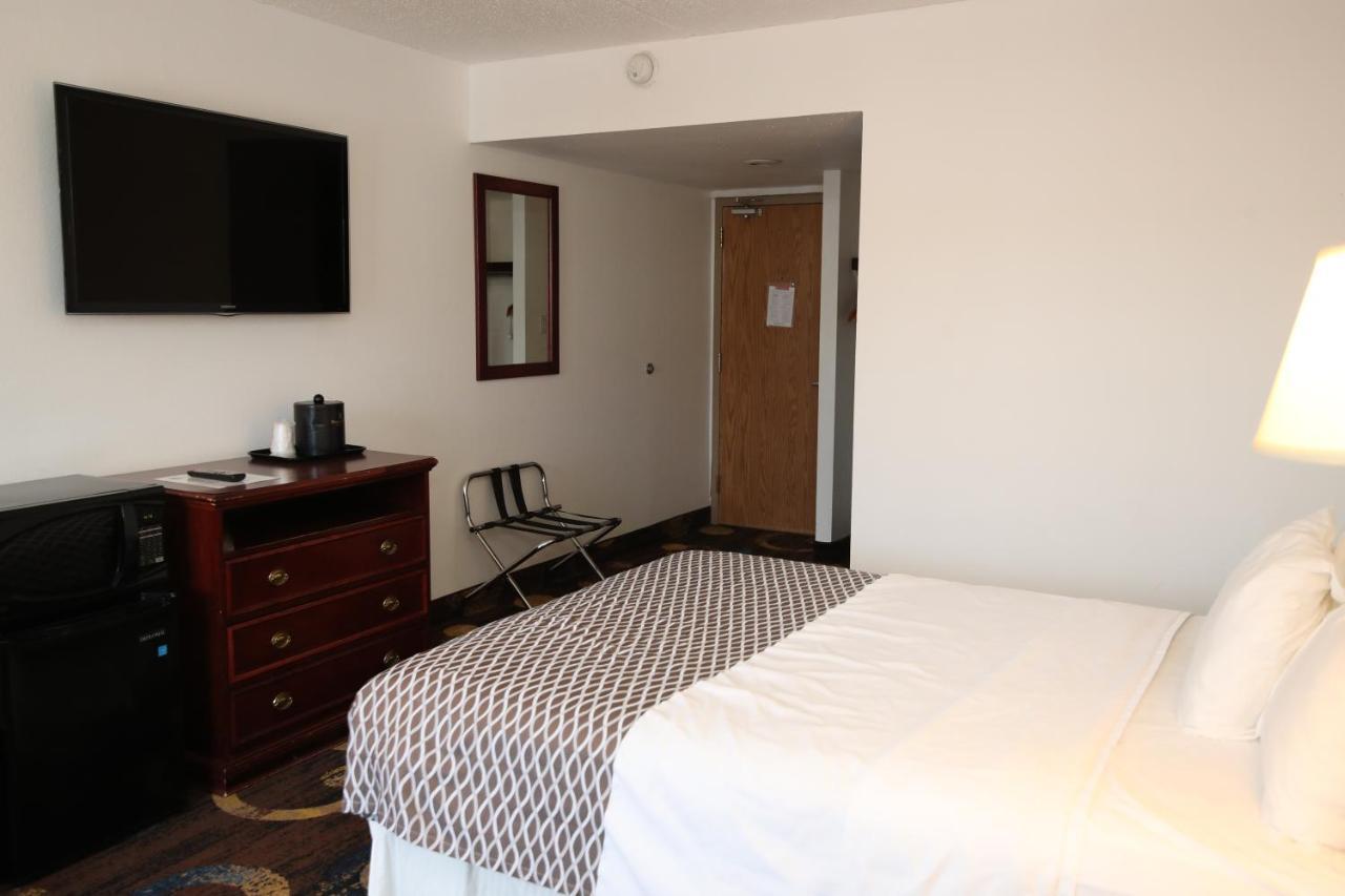 Stonebridge Hotel Fort Mcmurray Esterno foto
