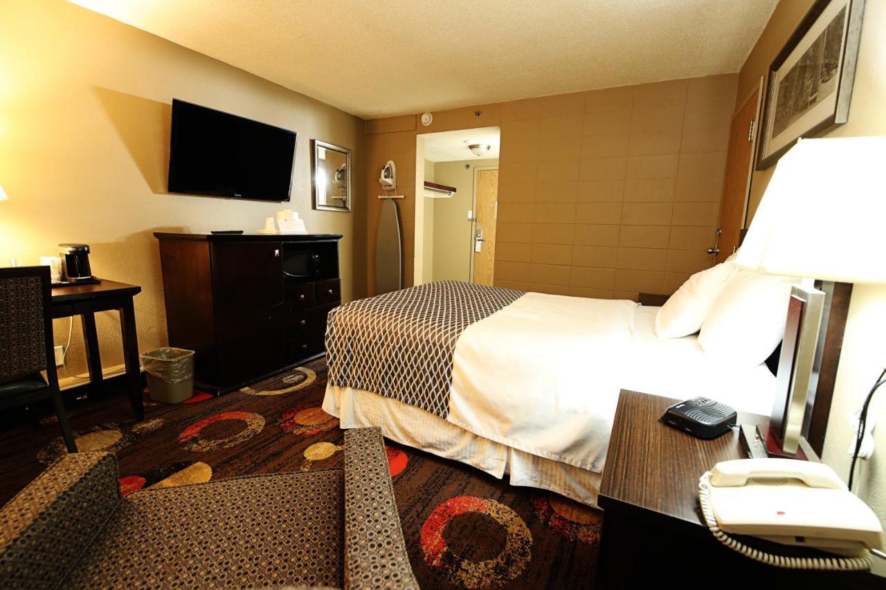 Stonebridge Hotel Fort Mcmurray Esterno foto