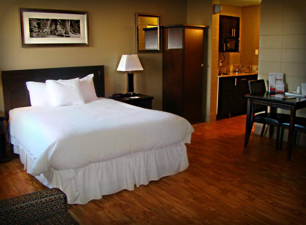 Stonebridge Hotel Fort Mcmurray Esterno foto