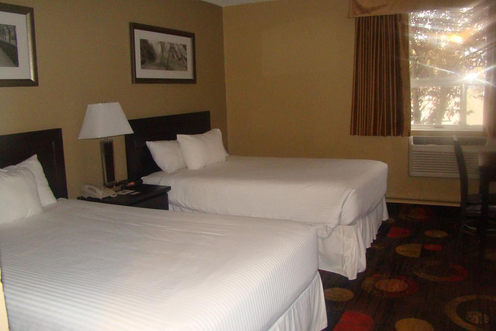 Stonebridge Hotel Fort Mcmurray Camera foto